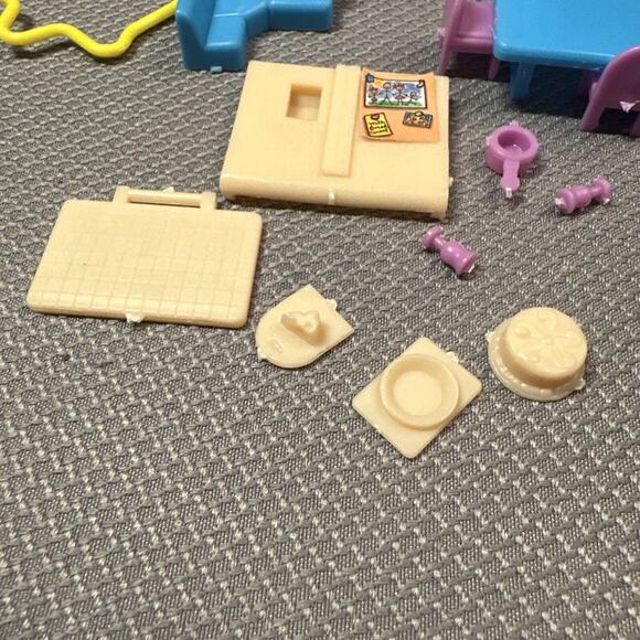 VTG 1993 Caboodles Toy Biz Mini Playset Compact Case w/ Partial Accessories Rare - Picture 9 of 14